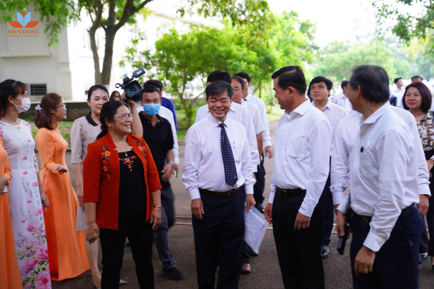 Bi thu tinh uy Nguyen Hong Linh tham quan truong MIT University-1