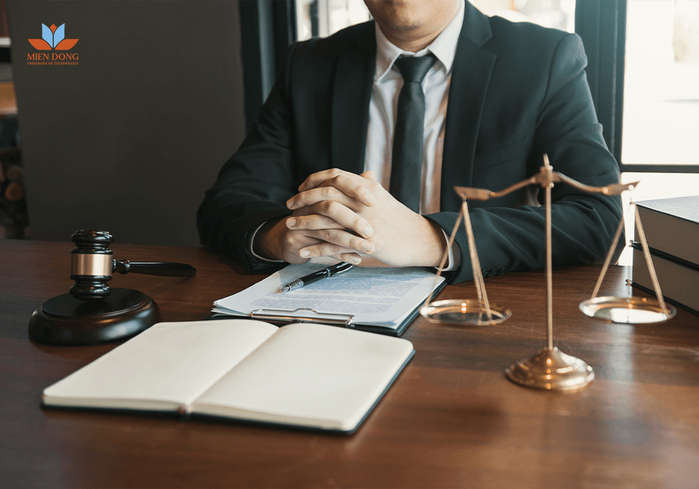 Cơ-hội-việc-làm-trong-tương-lai-đối-với-ngành-Luật-tài-chính---ngân-hàng