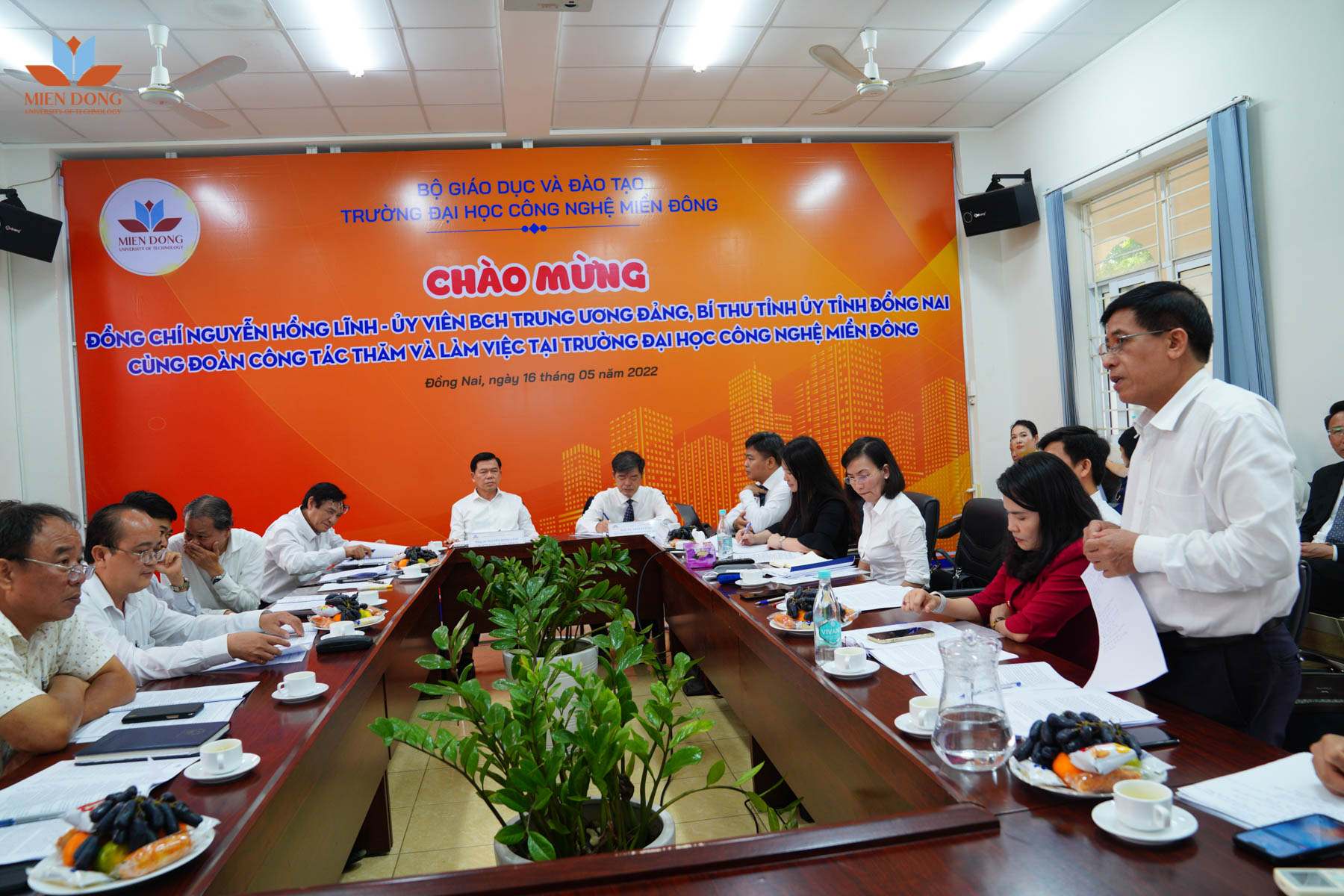 Doan lam viec phan hoi ve cac de xuat cua nha truong-4