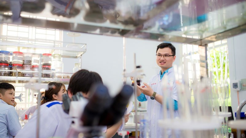 Hoạt động giảng dạy tại trường Đại học Công nghệ Miền Đông.