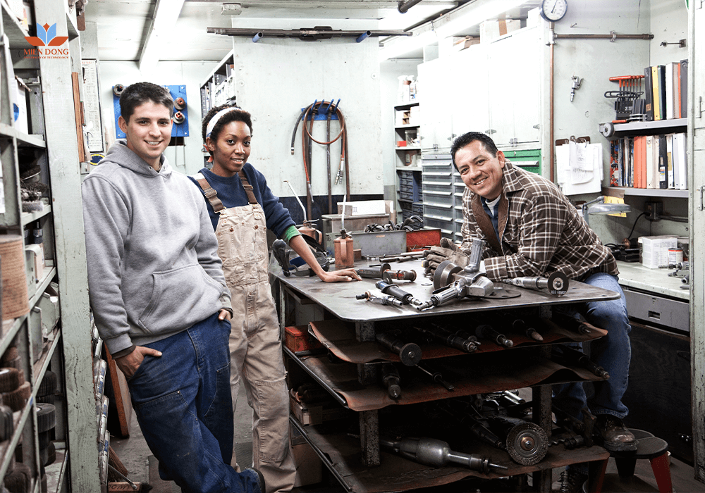 Triển-vọng-nghề-nghiệp-và-cơ-hội-việc-làm-của-ngành-Quản-lý-công-nghiệp