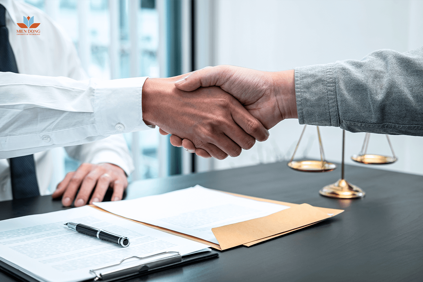 Vì-sao-nên-chọn-ngành-Luật-thương-mại-quốc-tế