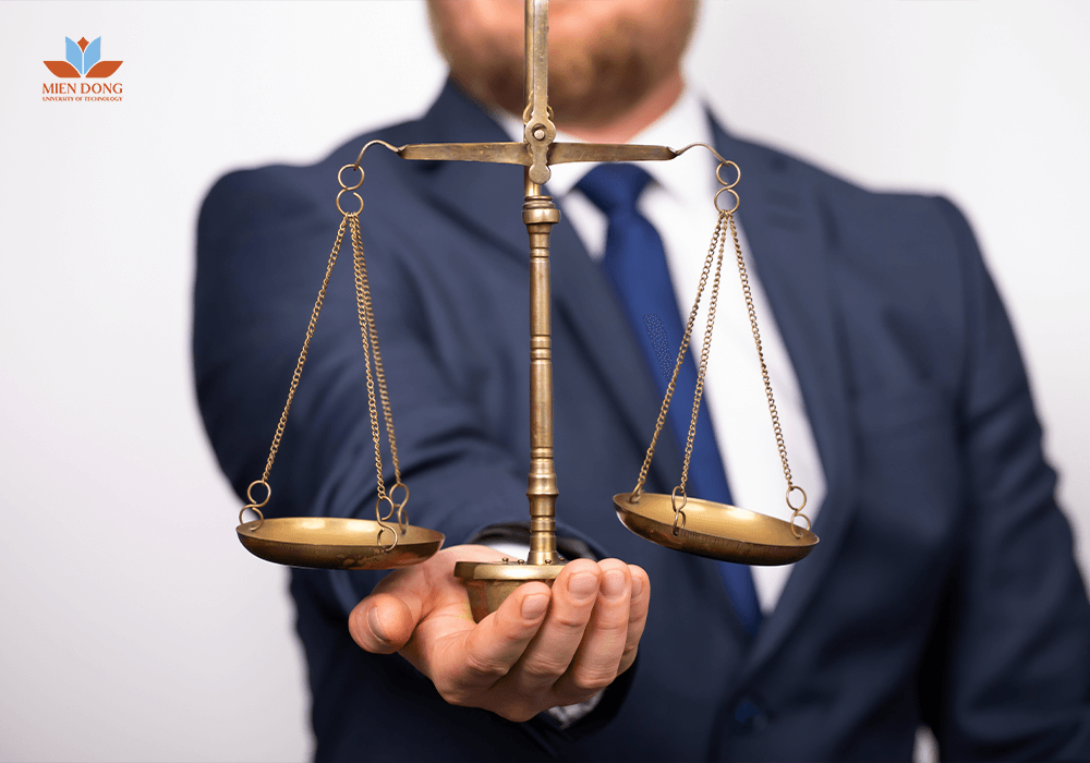 Yêu-cầu-cơ-bản-khi-học-chuyên-ngành-luật-tài-chính-ngân-hàng