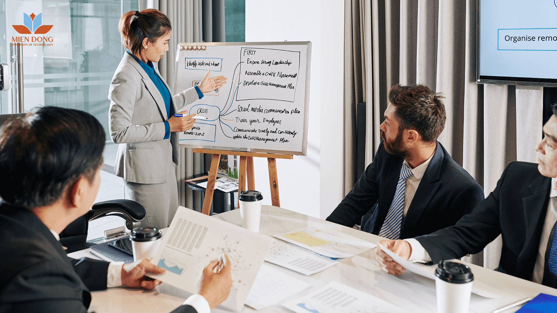 banner-nganh-kinh-te-luat