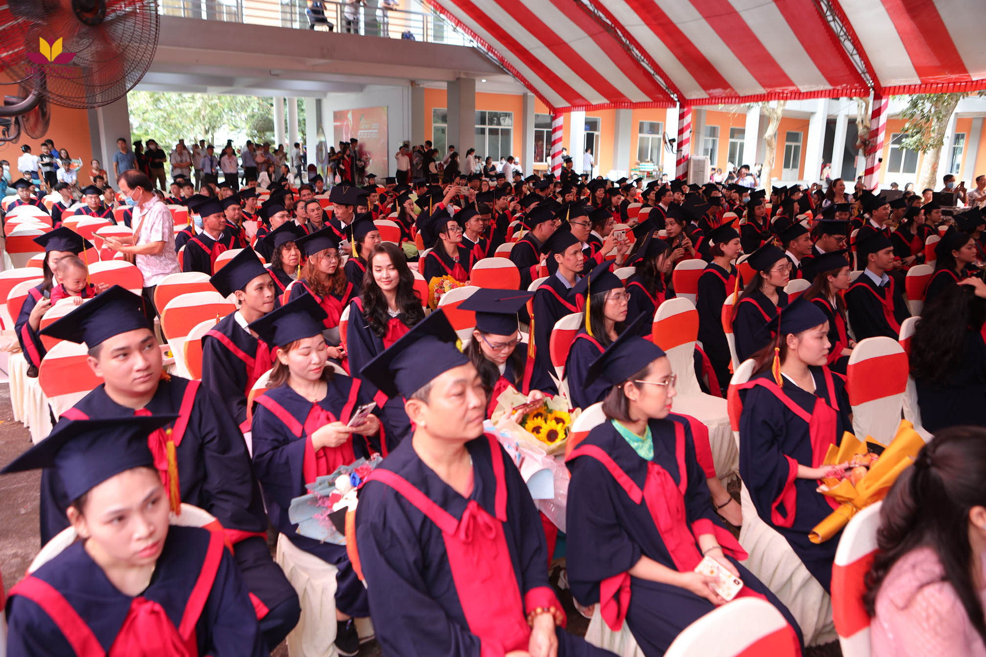 Trường đại học Công nghệ Miền Đông tổ chức Lễ tốt nghiệp đợt 1 năm 2022 cho 326 cử nhân, dược sĩ